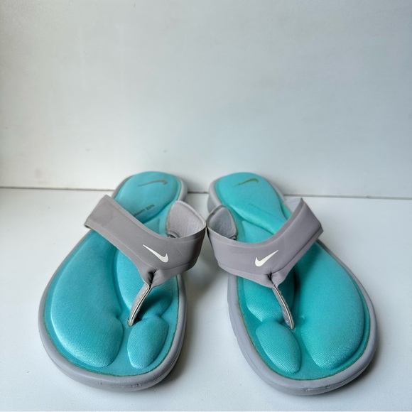 Nike Teal and Gray Flip Flops - Picture 1 of 8